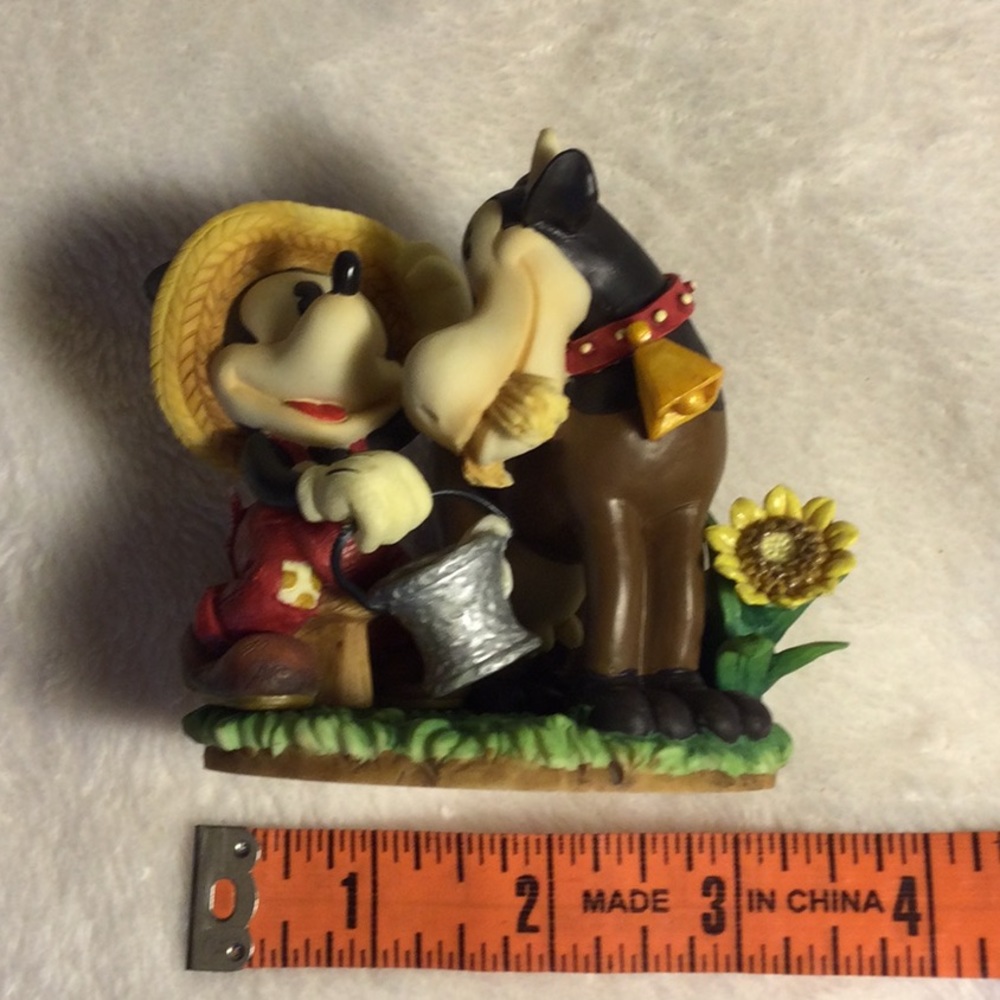 ❤️ Still Available🌟 Disney Mickey Mouse Cow Figurine🌟 - Picture 9 of 10